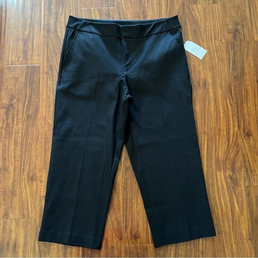 NWT Time and Tru Black Mid Rise Four Way Stretch Capri size 10